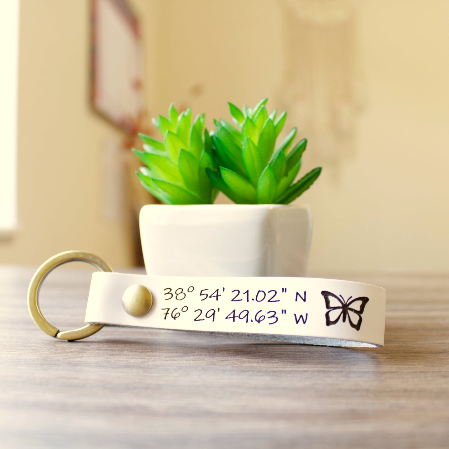 Personalized Leather Keychain, Coordinate Keychain, Custom Keychain, Keychain, Mothers day, Fathers day, Graduation gift, Gift for her, Gift for him, Personalized gifts.